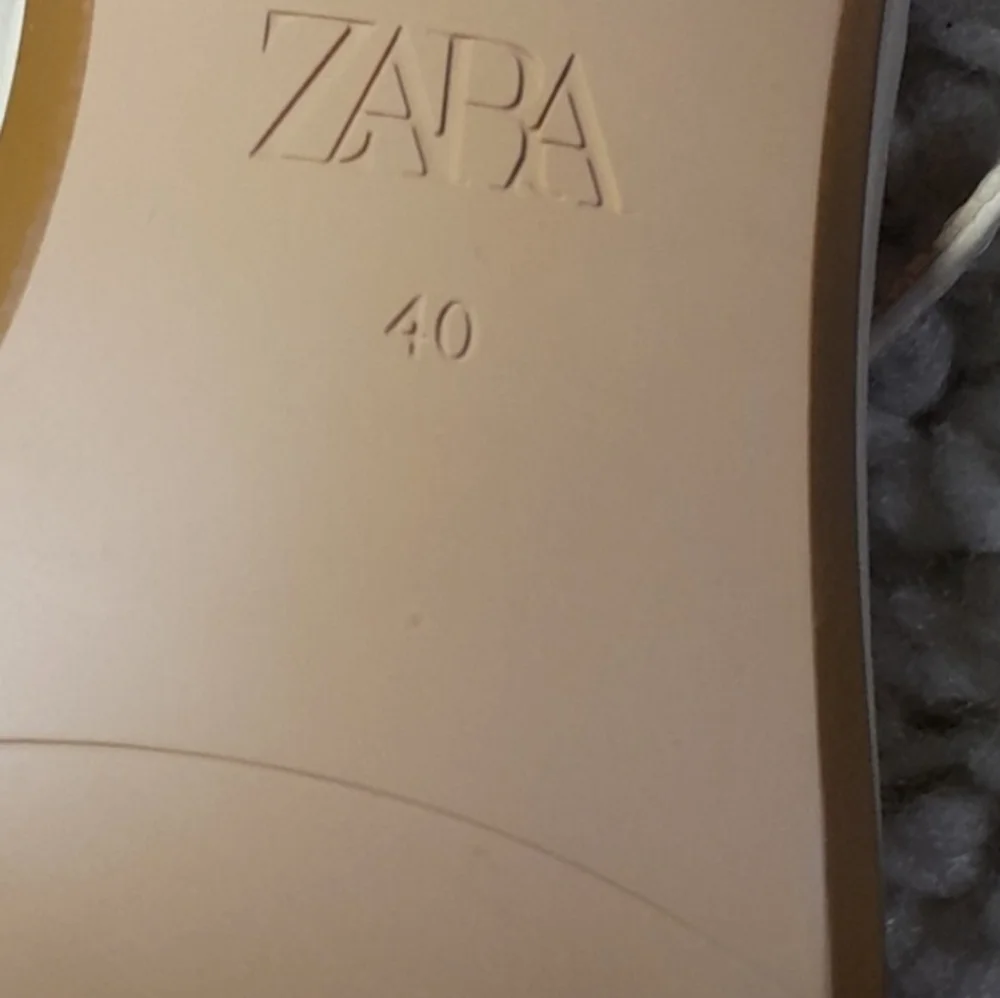 ZARA CREAM PUMPS Size 9 - Picture 5 of 14
